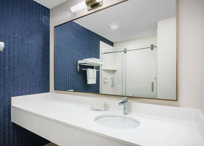 Fairfield By Marriott South Hotel 3*