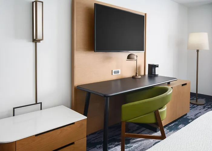 Hotel Fairfield By Marriott South
